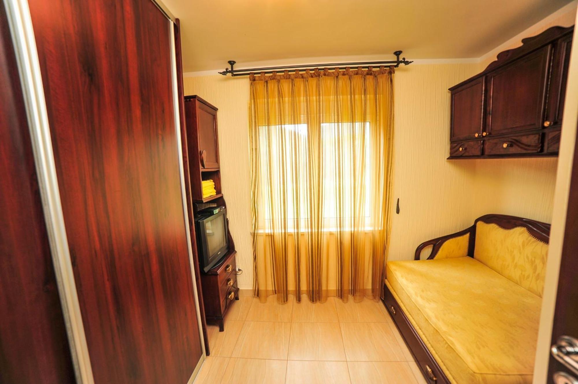 Villa Dolphin Apartments Petrovac Room photo